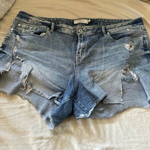 Torrid ripped Jean shorts size 22